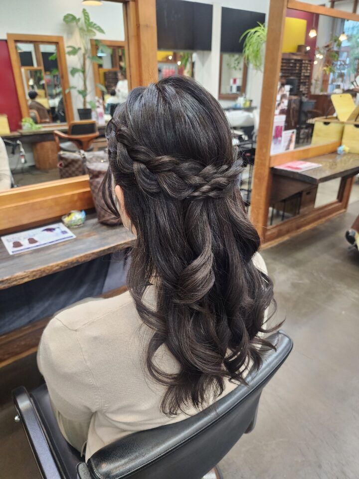 ハーフアップ　ヘアアレンジ　パーティーヘア
