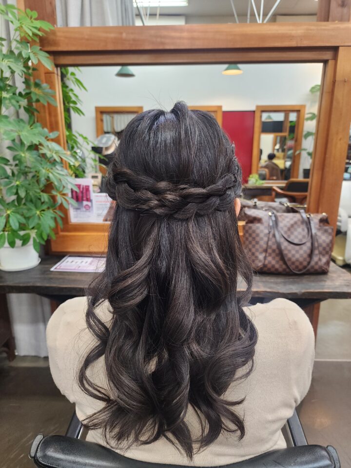 ハーフアップ　ヘアアレンジ　パーティーヘア