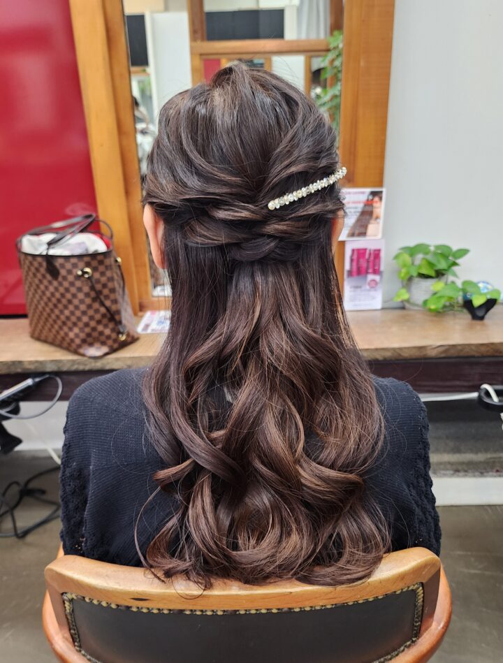 ハーフアップ　ヘアアレンジ　パーティーヘア