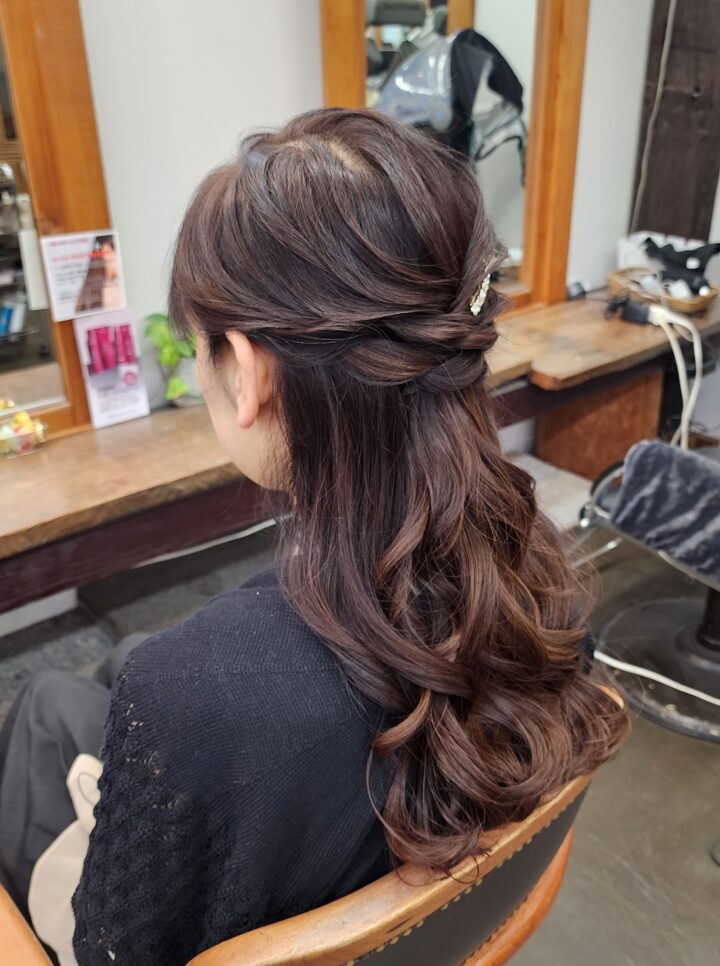 ハーフアップ　ヘアアレンジ　パーティーヘア