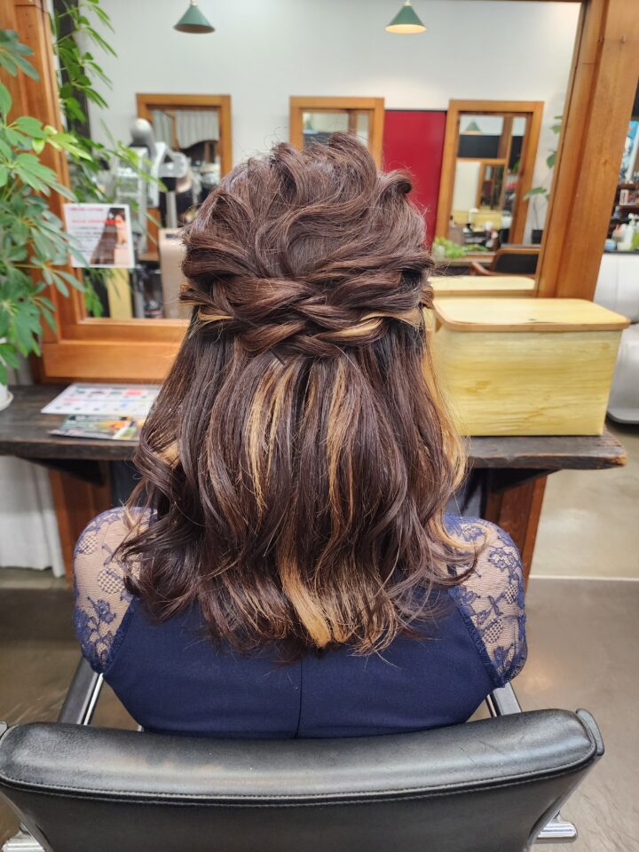 ハーフアップ　ヘアアレンジ　パーティーヘア