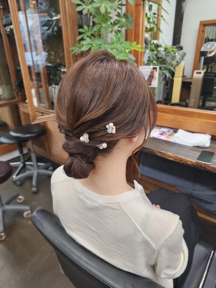 シニヨン　カジュアルシニヨン　ヘアアレンジ