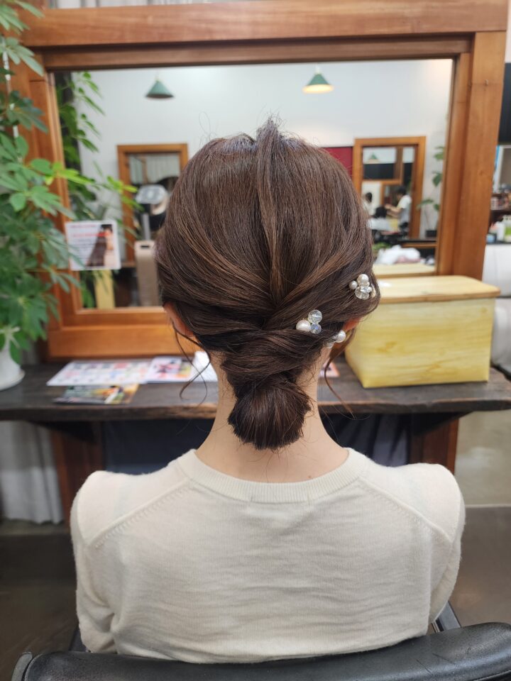 シニヨン　カジュアルシニヨン　ヘアアレンジ
