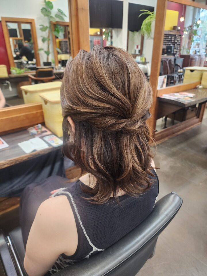 ハーフアップ　ヘアアレンジ　パーティーヘア