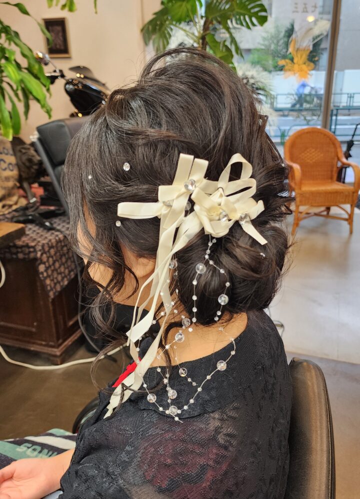 サイドシニヨン　ヘアアレンジ　パーティーヘア
