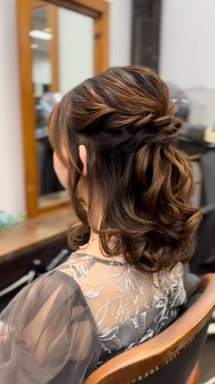 ハーフアップ　ヘアアレンジ　パーティーヘア