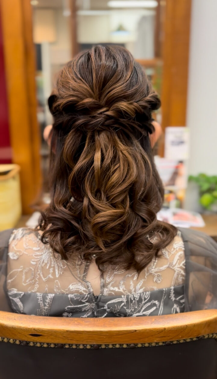 ハーフアップ　ヘアアレンジ　パーティーヘア