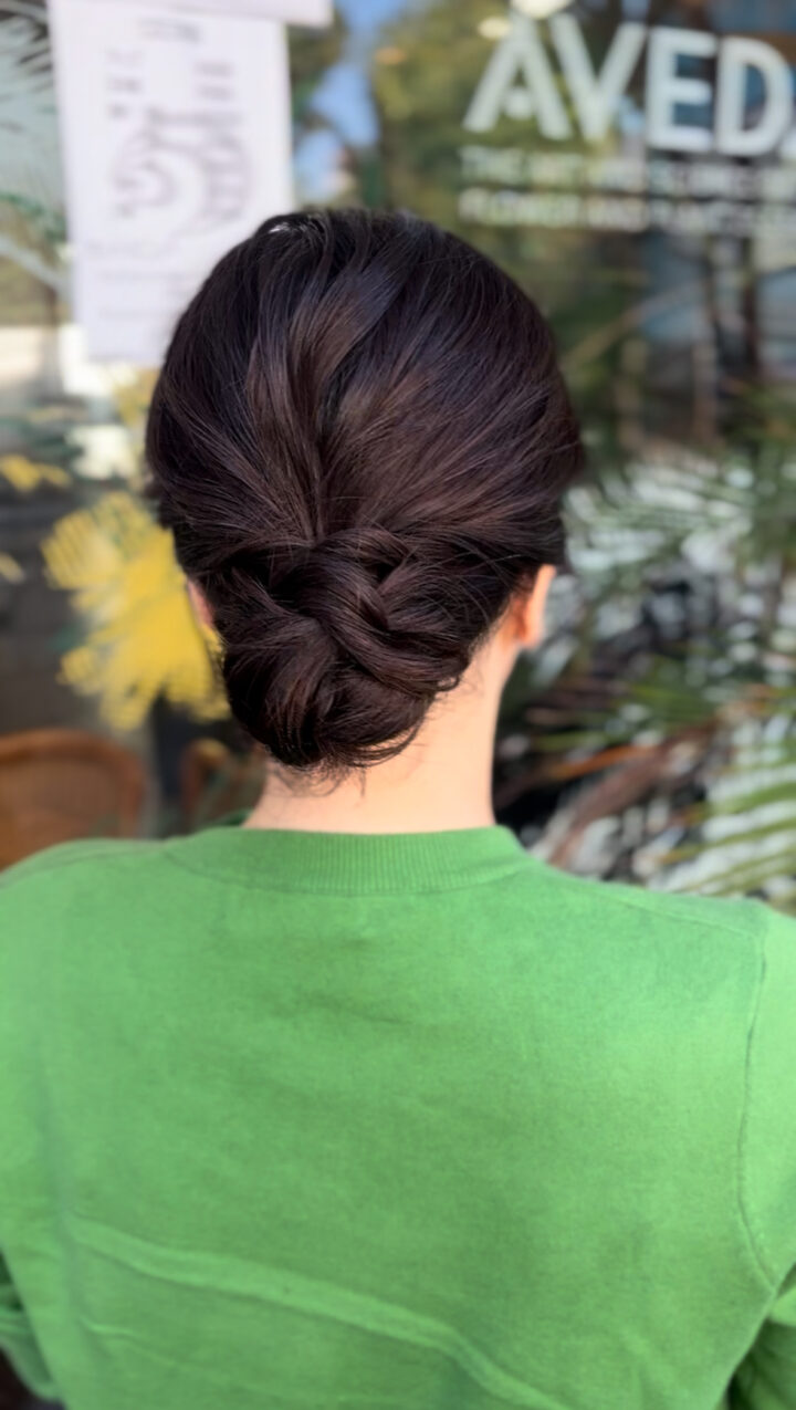 シニヨン　ヘアアレンジ　パーティーヘア