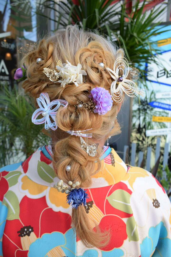 髪で作るお花かざり。職人技のフルールヘア♪の画像