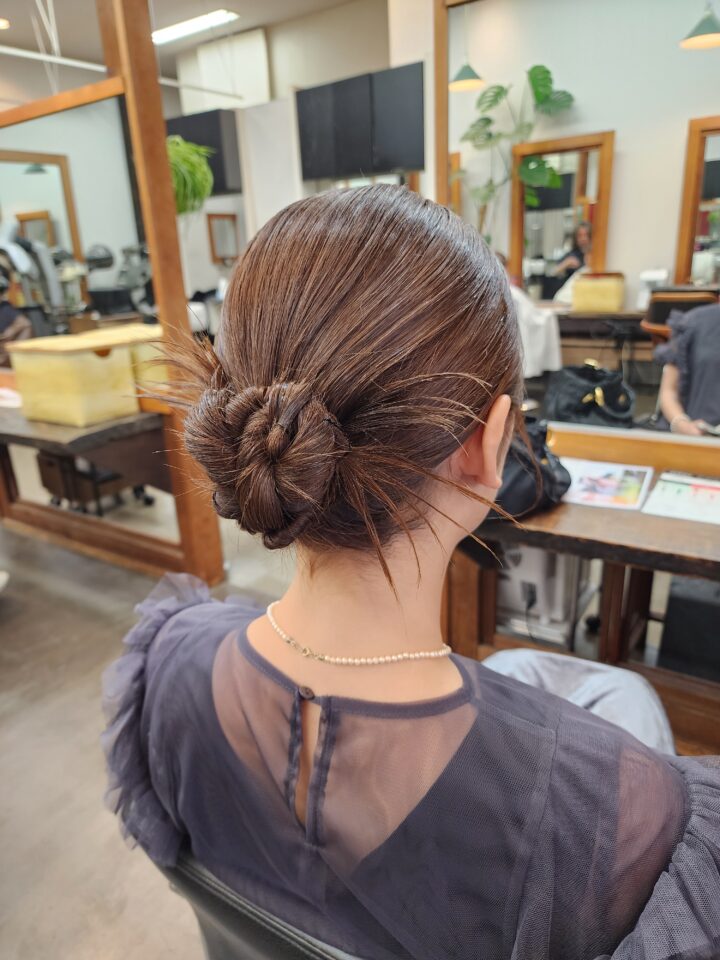 タイトシニヨン　カチモリ　パーティーヘアセット