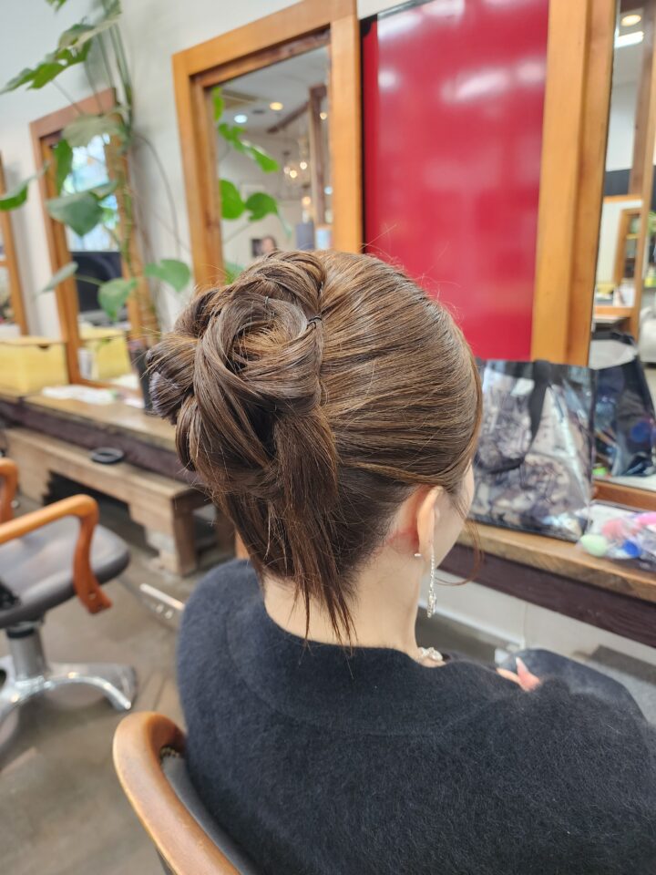 タイトシニヨン　カチモリ　パーティーヘアセット