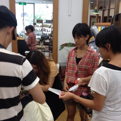 用賀・桜新町の美容室BELLブログ　パーマの助手体験！